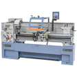 Vista del tornio Smart 410 x 1500 Pro Vario con visualizzatore digitale, mandrino a 3 griffe, lunette e tutti gli accessori professionali inclusi per lavorazioni meccaniche versatili.
