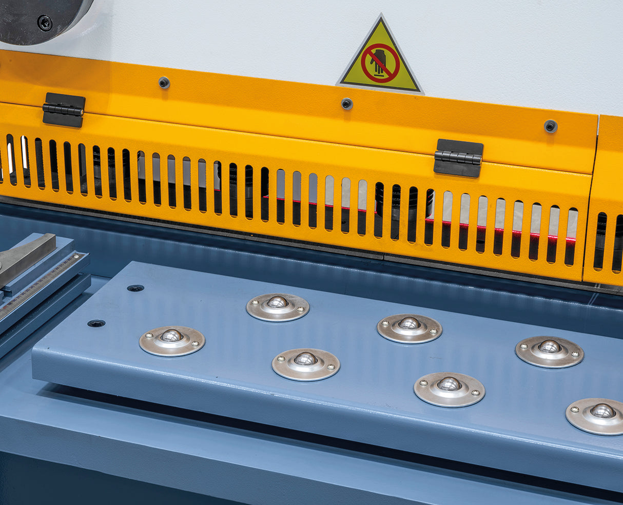 Cisaille-guillotine hydraulique Bernardo HKS 2000 x 10 – tôle 10 mm, coupe 2000 mm