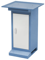 Base Bernardo BF 2 in acciaio verniciato RAL 5014 blu colomba, dotata di sportello con chiave, ripiano interno e vasca raccoglitruccioli integrata.