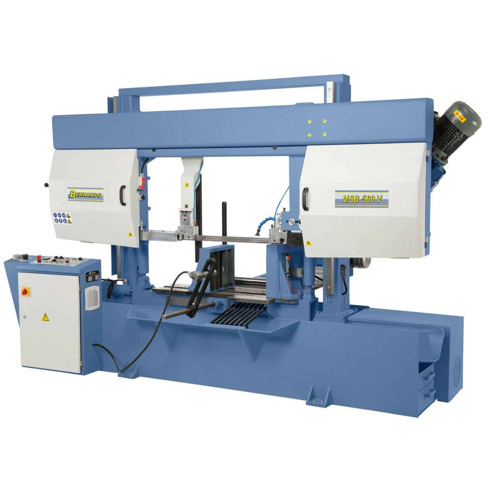 Sega a nastro automatica Bernardo MSB 460 V con capacità fino a 470 x 460 mm, rulli motorizzati e programmazione tagli in serie.