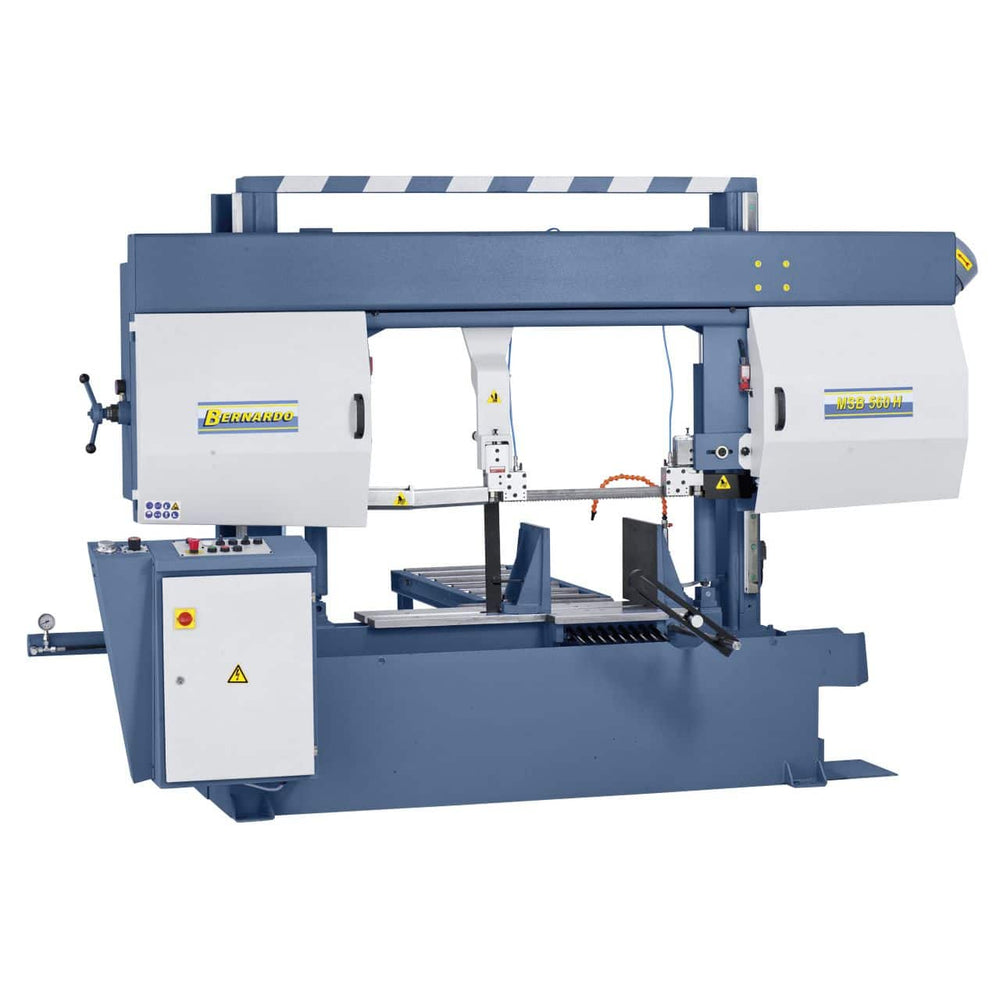 Sega a nastro semiautomatica Bernardo MSB 460 H con capacità fino a 650 x 460 mm, velocità variabile e morsa idraulica inclinabile.