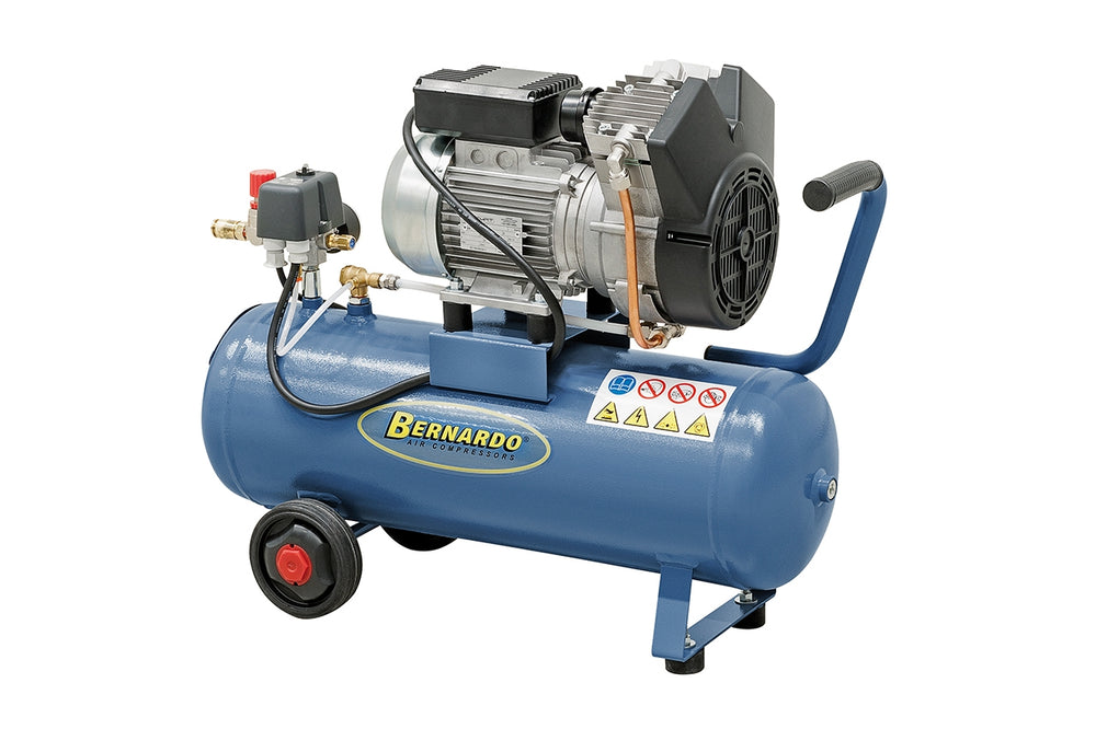 Compressore oil-free Bernardo AC/PRO/250/24/F/W da 24 litri, silenzioso e portatile, ideale per lavori di gonfiaggio, soffiaggio e piccole applicazioni professionali.