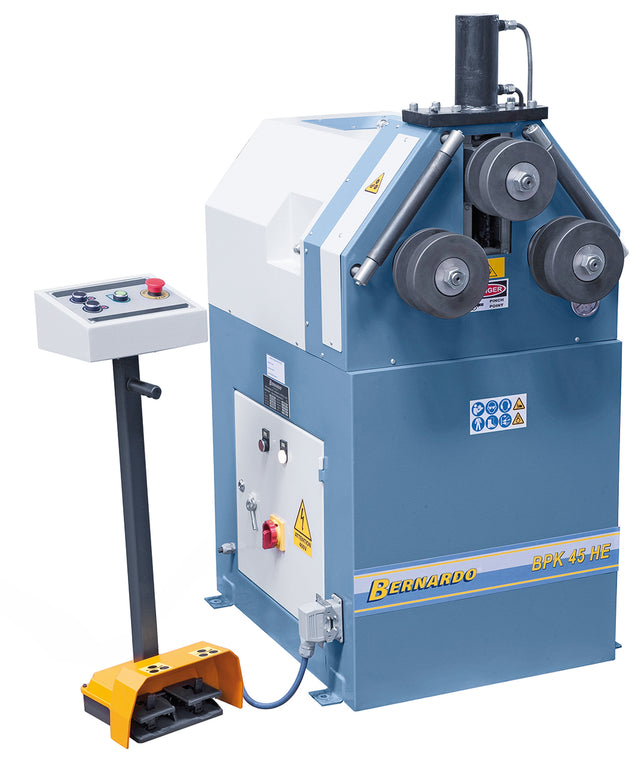 BPK 45 HE installata in officina per la curvatura professionale di profili e tubi metallici.
