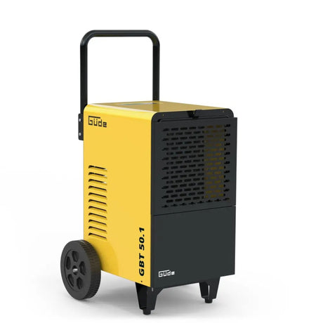 Deumidificatore Güde GBT 50.1 per disumidificazione ambienti 50-120 m². Motore 900W 230V, portata aria 300 m³/h, capacità 50 litri al giorno. Serbatoio 7L integrato, tubo scarico 1m, hygrostat regolabile, auto-stop, filtro lavabile. Protezione gelo automatica. Cantiere, restauro, asciugamento.
