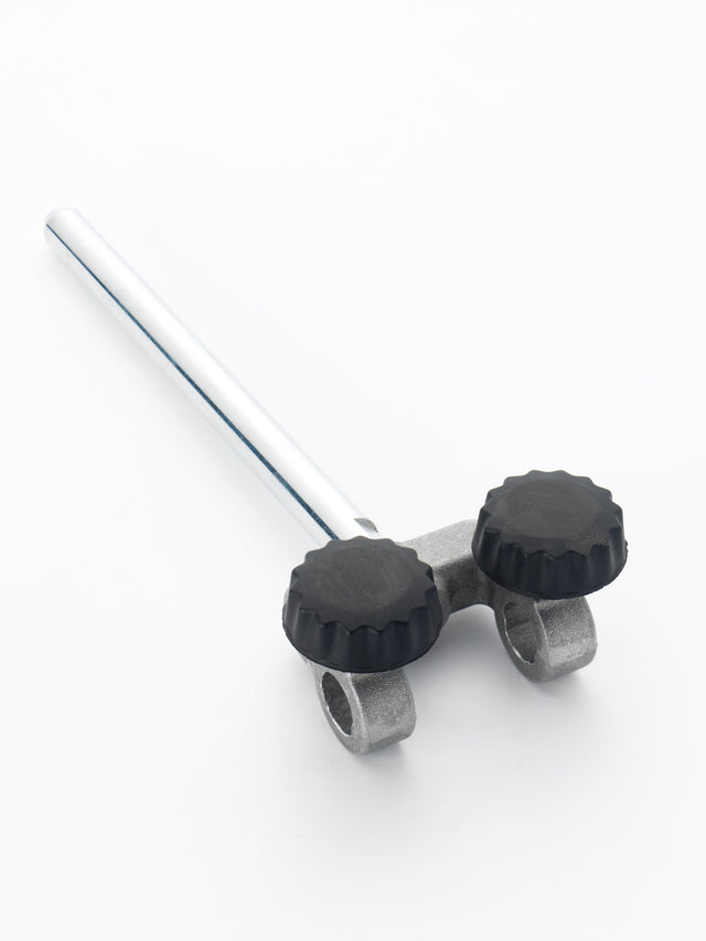 Vista della dima WG250/F Record Power per affilatura laterale su mola ad acqua, con barra di supporto e doppie manopole regolabili per mantenere lo strumento stabile durante la lavorazione.