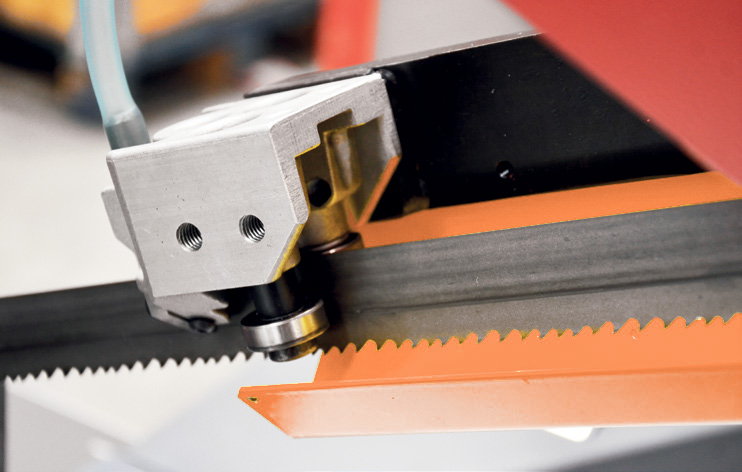 Segatrice a nastro Flott HBS 250 HA – Compatta e precisa per tagli a mitra