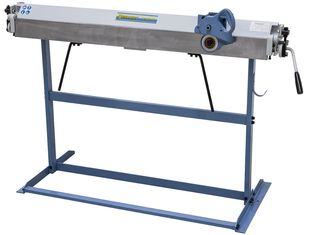 Piegatrice manuale Bernardo BB 1220 RS in acciaio saldato con cesoia integrata, ideale per piegatura e taglio della lamiera.