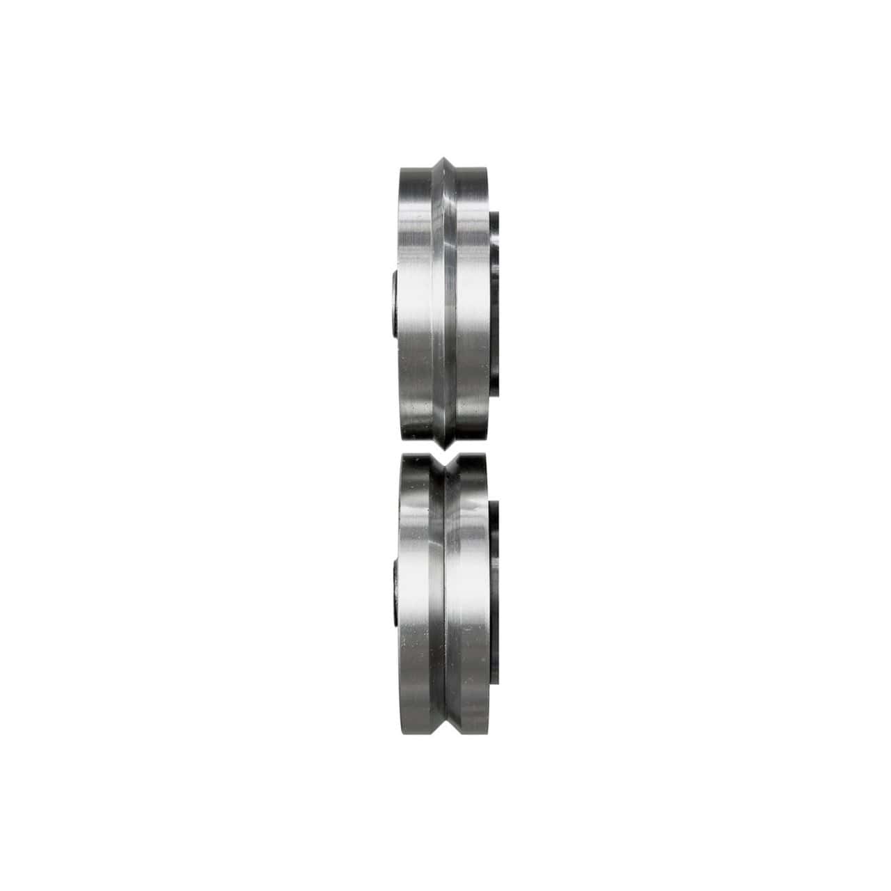 Rulli speciali Typ A6 con profilo a V installati su MSM 300 C per realizzare scanalature precise su lamiera.