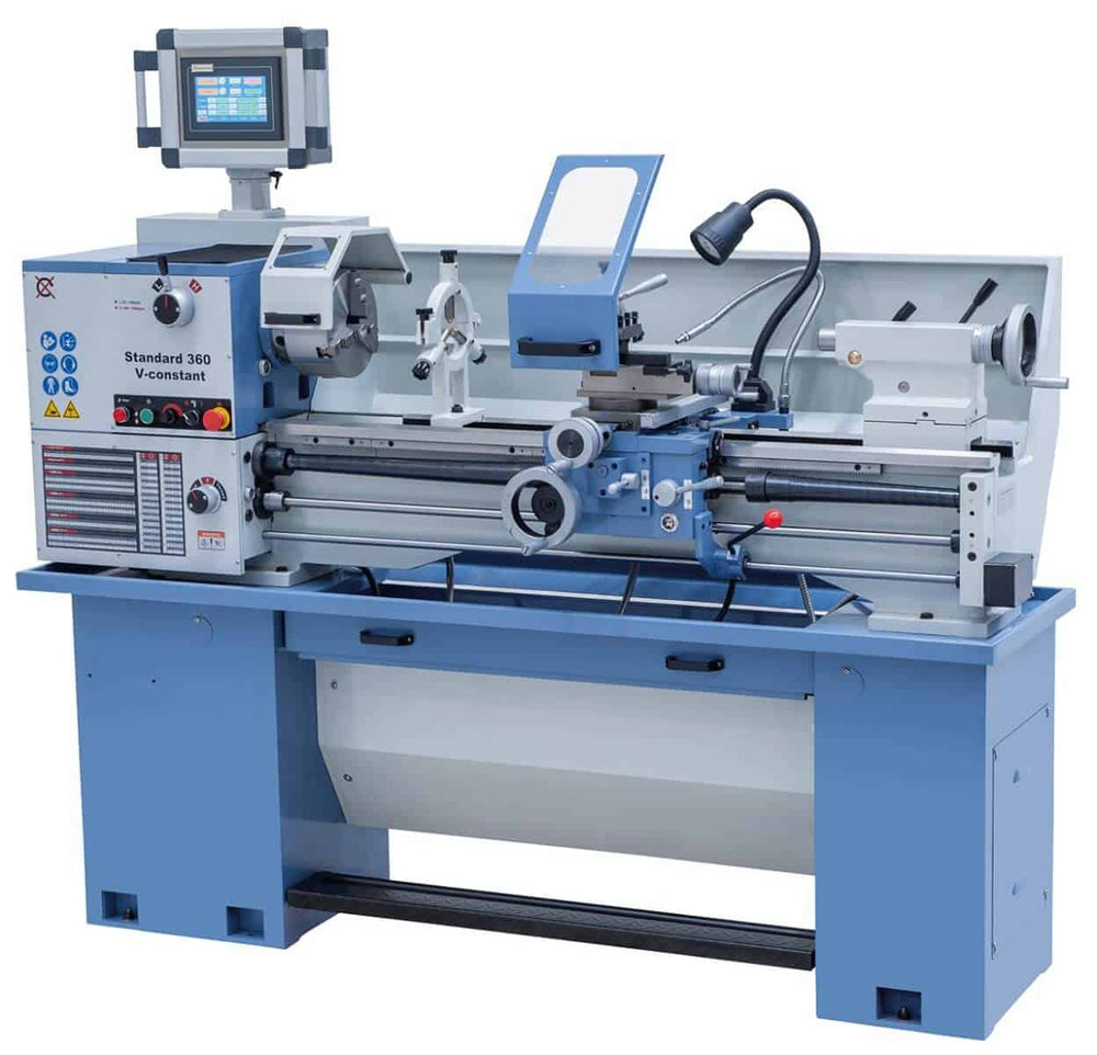 Il tornio Bernardo Standard 360 V Constant, dotato di display digitale touch screen, inverter di frequenza e servomotori, progettato per lavorazioni di precisione con massima sicurezza e stabilità.