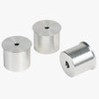 Set 3 cani di revisione in alluminio lavorato a CNC UJK Parf, diametro 20 mm, con foro centrale da 3 mm visibile sulla sommità e collare smussato per inserimento a filo nella superficie del piano multifunzione
