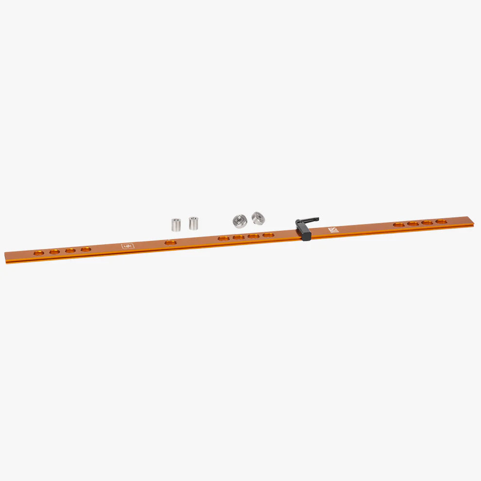 UJK Parf System Fence & Stop Kit 1.000 mm – guida in alluminio anodizzato arancione con fori svasati a 32 mm, 2 bench dog cilindrici in acciaio, 2 knob di bloccaggio in acciaio inox e fermo regolabile con leva Bristol

